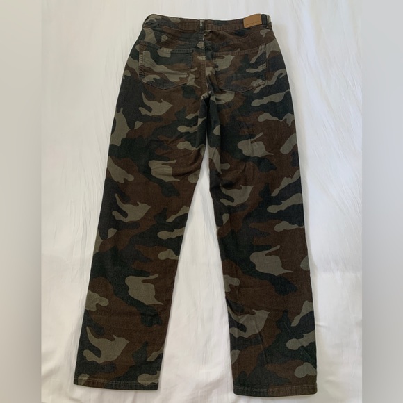 AE High-Waisted Cordoroy Mom Jeans - Picture 3 of 6